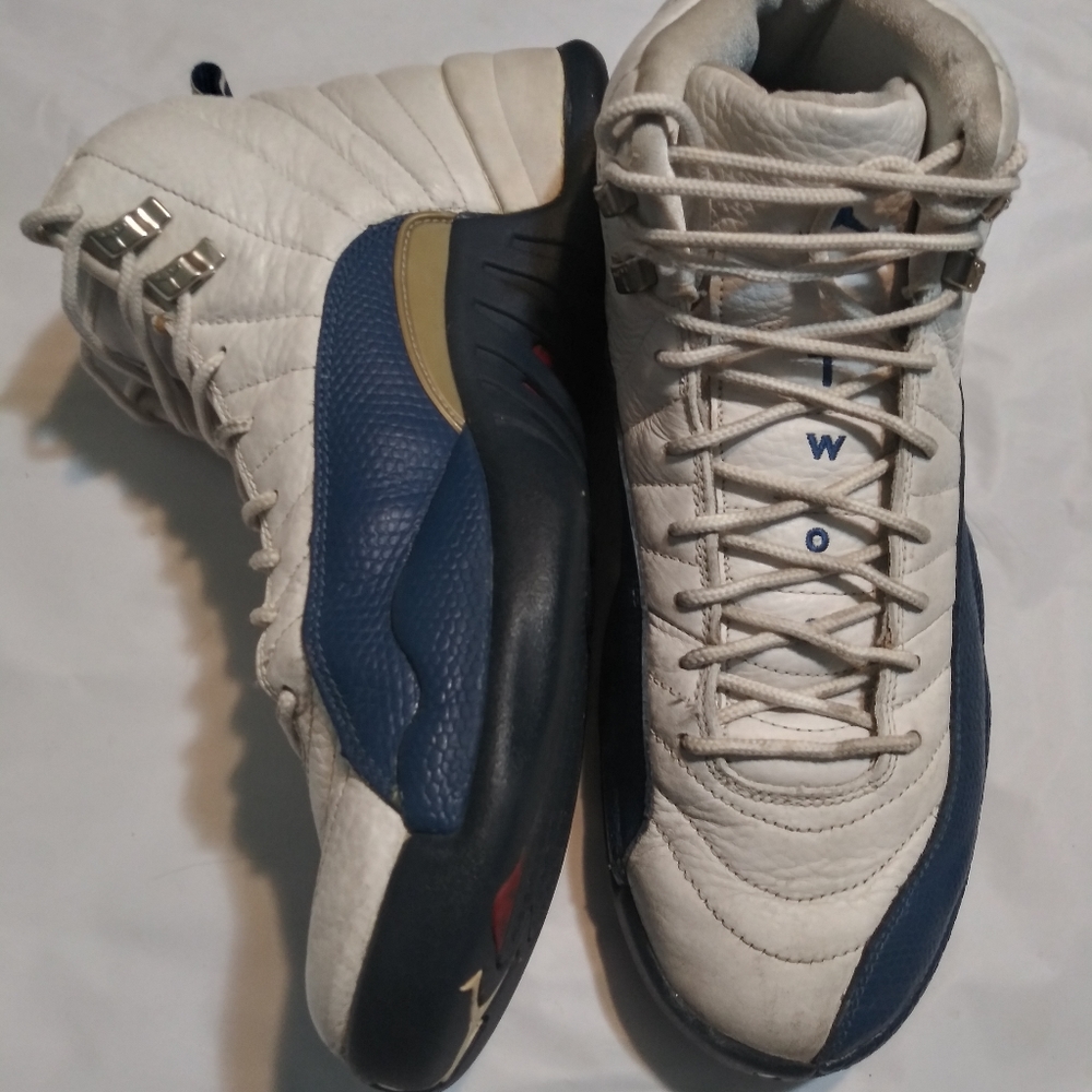 Air Jordan 12 Retro 'French Blue' (2004). Size 10.5. Shoe collectors item.